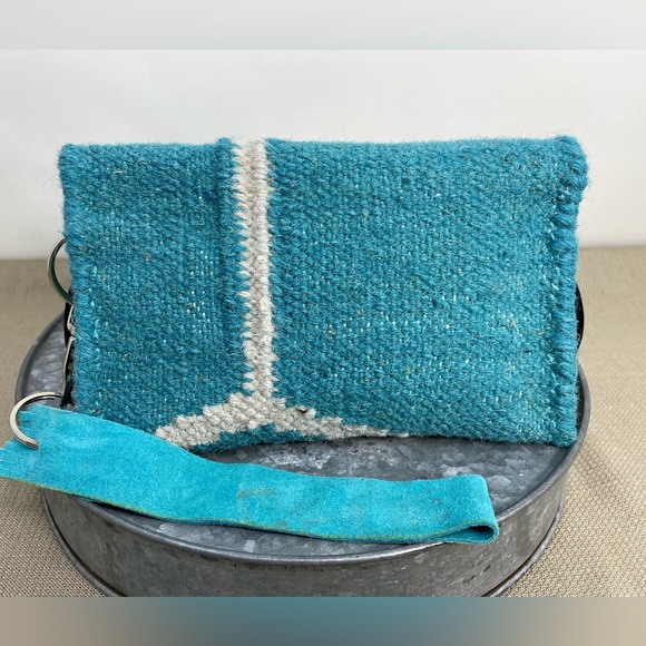 TURQUOISE/WHITE WOVEN WOOL WRISTLET WITH LEATHER STRAP - Picture 2 of 9